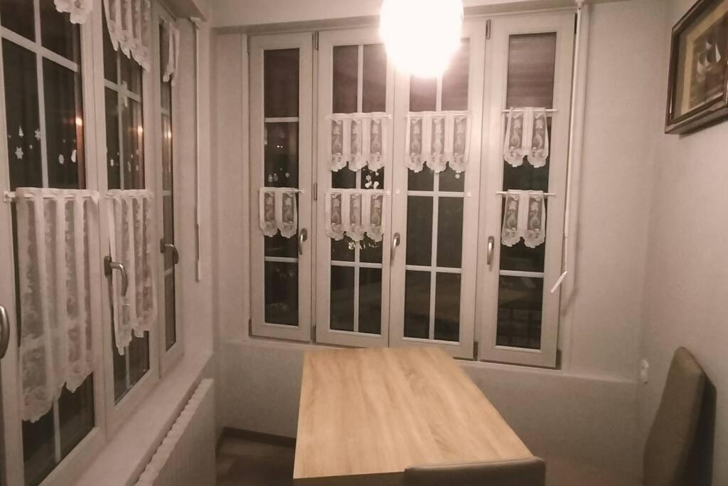 Appartement Au Pied Du Chateau Montbeliard Bagian luar foto