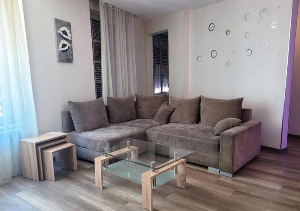 Appartement Au Pied Du Chateau Montbeliard Bagian luar foto